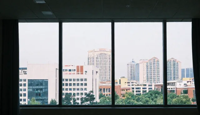 企业官网建设：自建与外包的优劣对比与实际选择